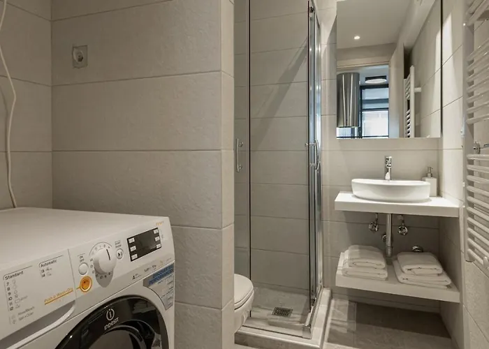 Innovative Designer In Ladadika Tesalónica